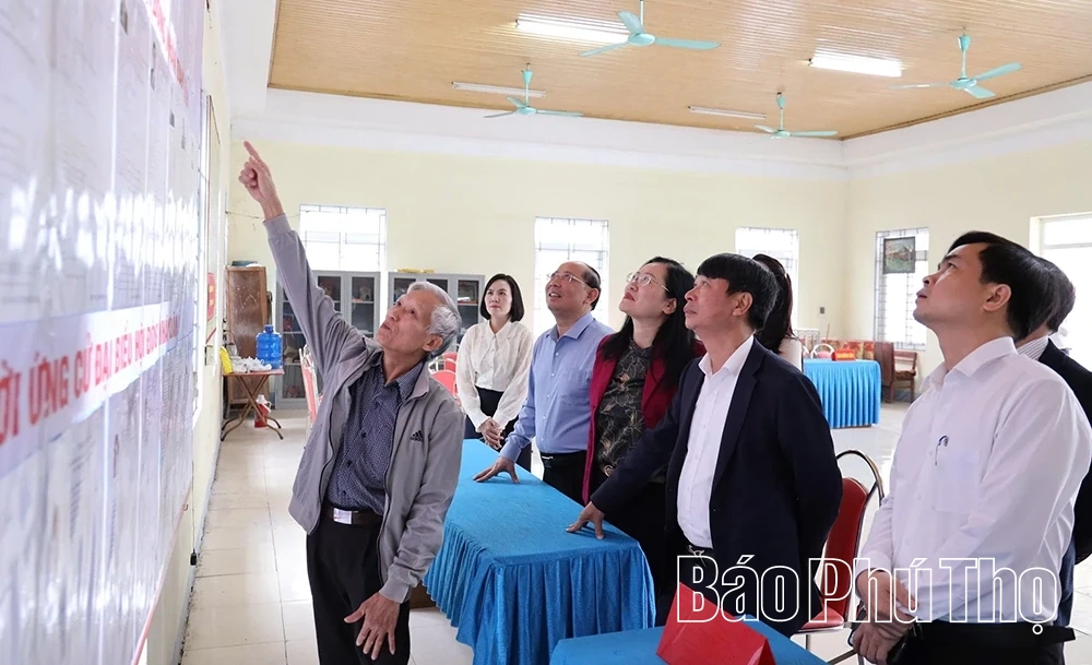 Phó Chủ tịch UBND tỉnh Nguyễn Khắc Hiếu kiểm tra công tác chuẩn bị bầu cử tại 2 xã Vĩnh Thành và Vĩnh Phú