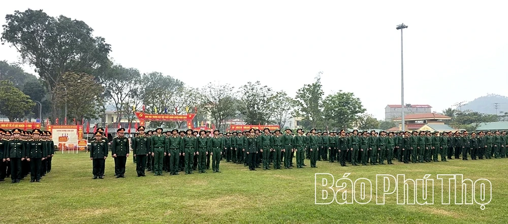 Trường Trung cấp Kỹ thuật Tăng thiết giáp ra quân huấn luyện chiến sĩ mới