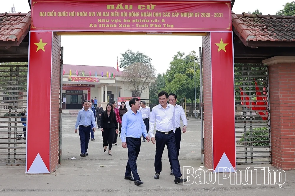 Phó Bí thư Thường trực Tỉnh ủy Bùi Văn Quang khảo sát, chỉ đạo công tác chuẩn bị bầu cử