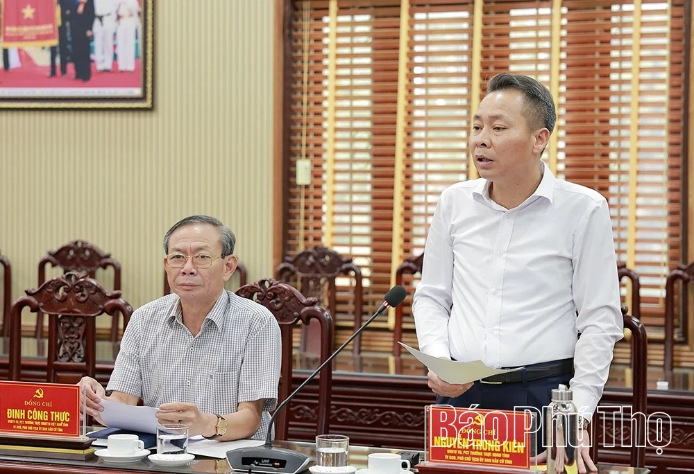 Phó Bí thư Thường trực Tỉnh ủy Bùi Văn Quang khảo sát, chỉ đạo công tác chuẩn bị bầu cử