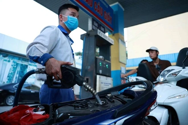 Giá xăng RON95-III tăng nhẹ từ 22h ngày 12/3
