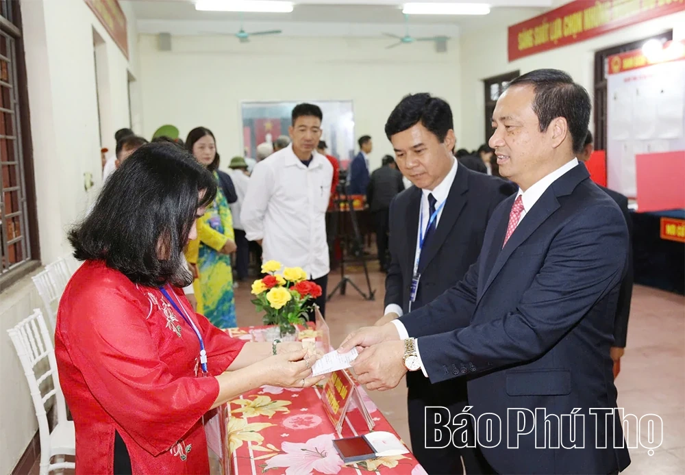 Lãnh đạo tỉnh dự lễ khai mạc và bỏ phiếu bầu cử đại biểu Quốc hội và đại biểu HĐND các cấp