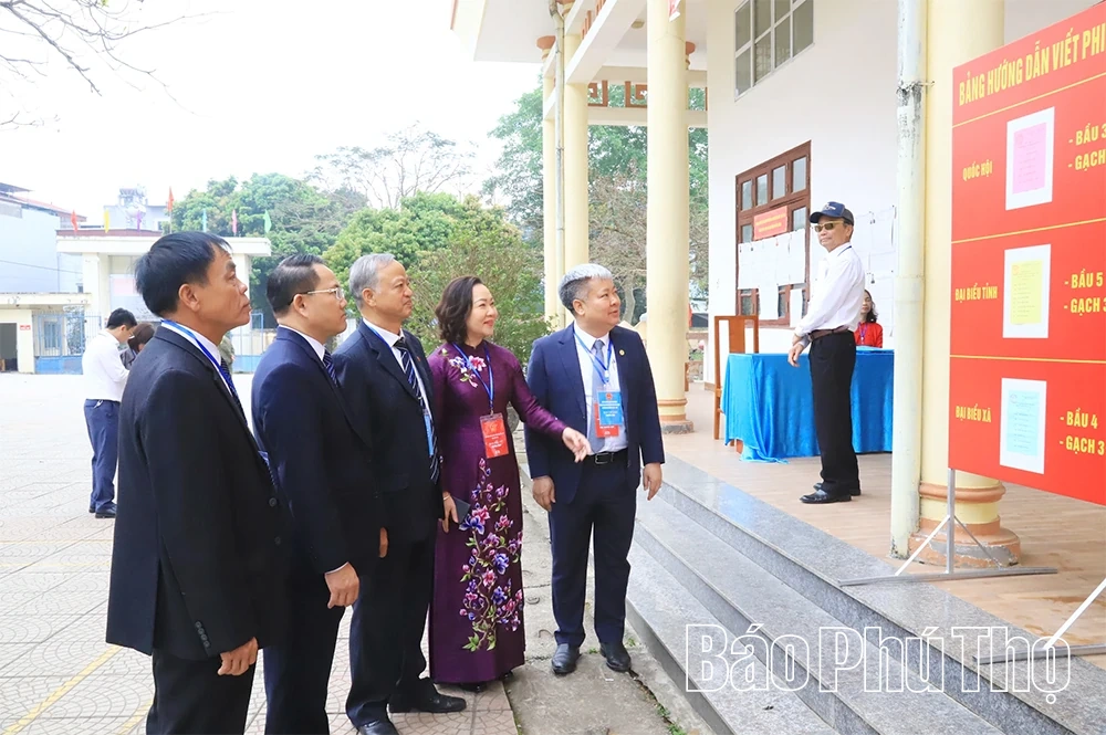 Lãnh đạo tỉnh dự lễ khai mạc và bỏ phiếu bầu cử đại biểu Quốc hội và đại biểu HĐND các cấp