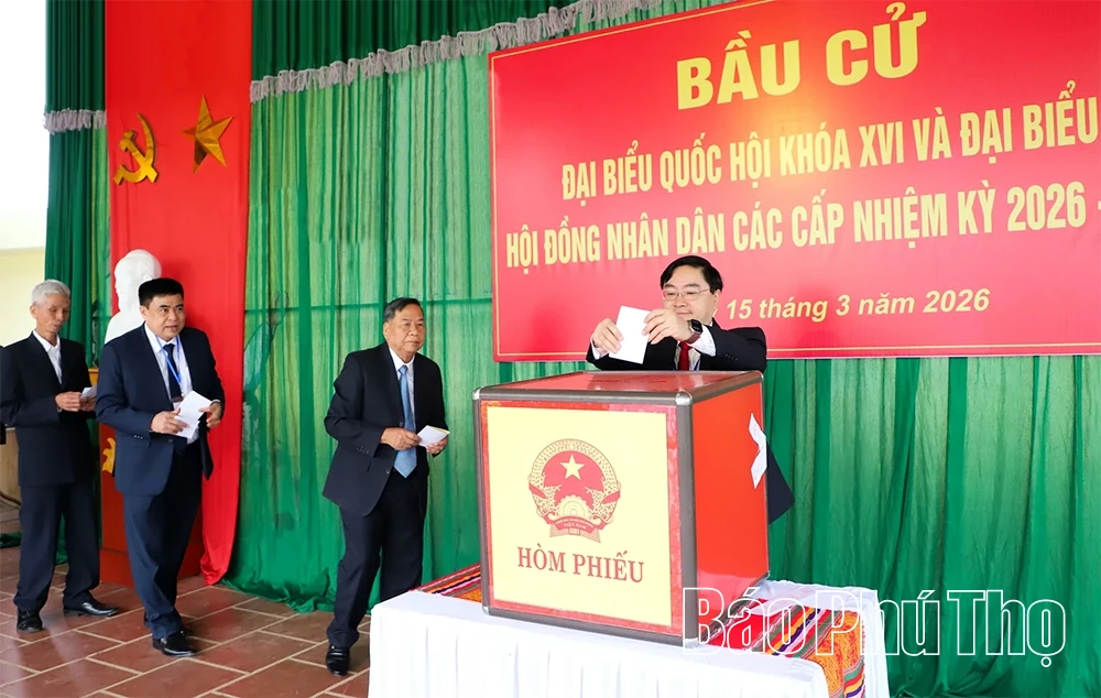 Lãnh đạo tỉnh dự lễ khai mạc và bỏ phiếu bầu cử đại biểu Quốc hội và đại biểu HĐND các cấp