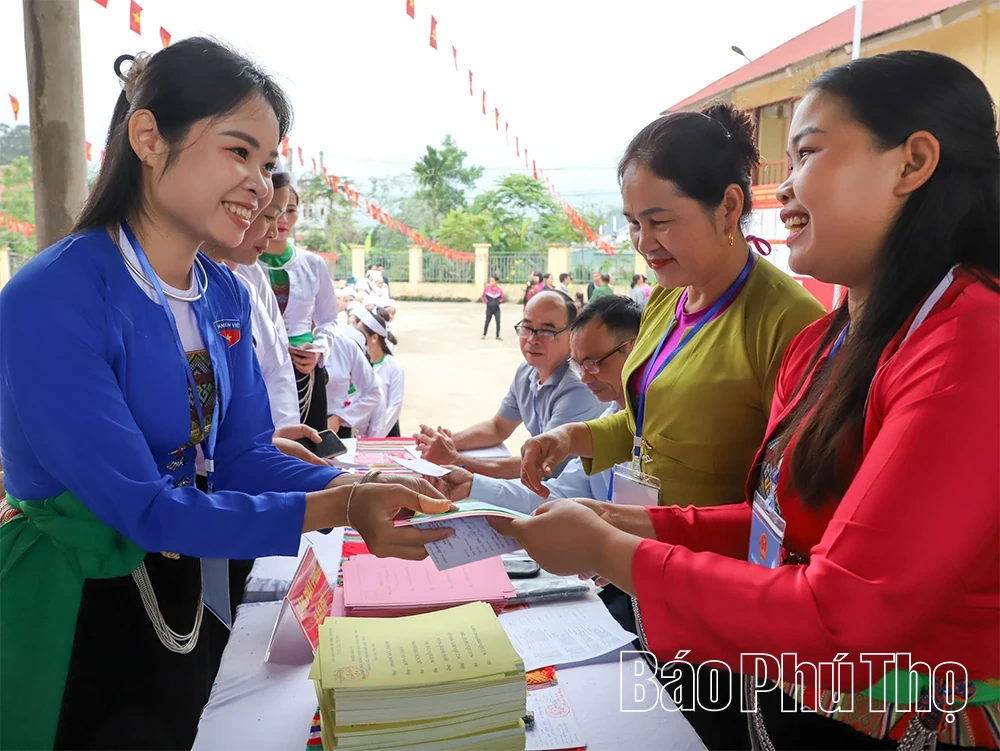 Lãnh đạo tỉnh dự lễ khai mạc và bỏ phiếu bầu cử đại biểu Quốc hội và đại biểu HĐND các cấp