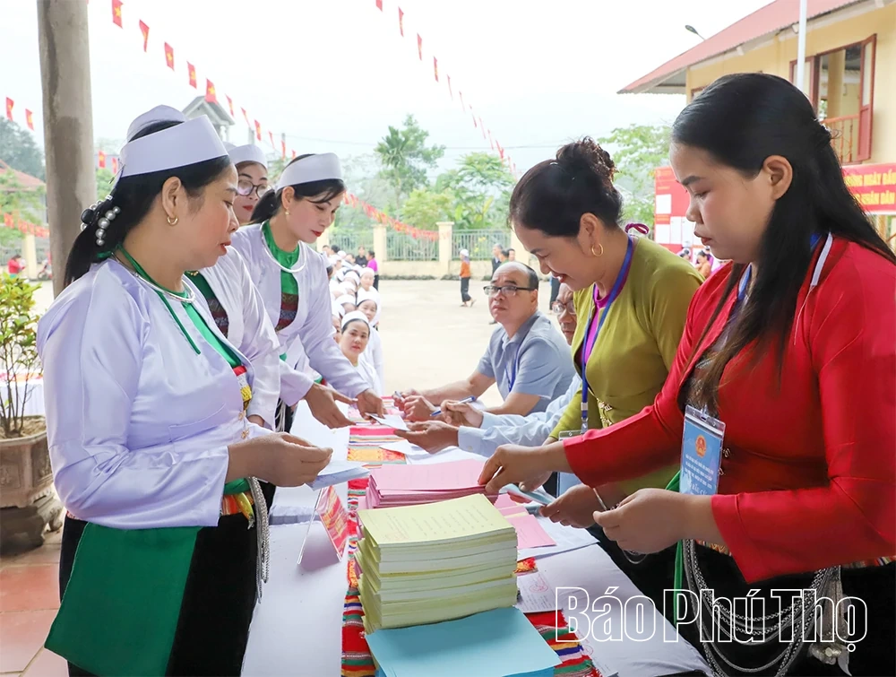 Lãnh đạo tỉnh dự lễ khai mạc và bỏ phiếu bầu cử đại biểu Quốc hội và đại biểu HĐND các cấp