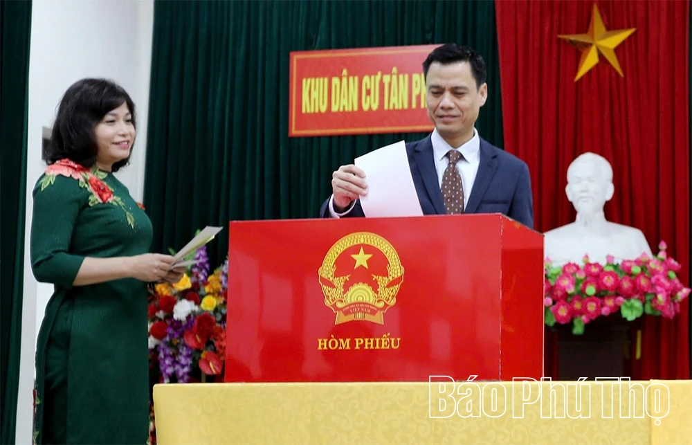 Bí thư Tỉnh ủy Phạm Đại Dương dự khai mạc và bỏ phiếu bầu cử tại phường Việt Trì