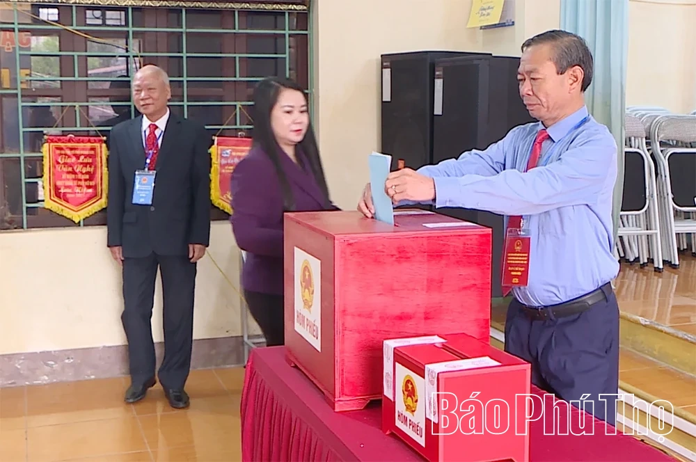 Lãnh đạo tỉnh dự lễ khai mạc và bỏ phiếu bầu cử đại biểu Quốc hội và đại biểu HĐND các cấp