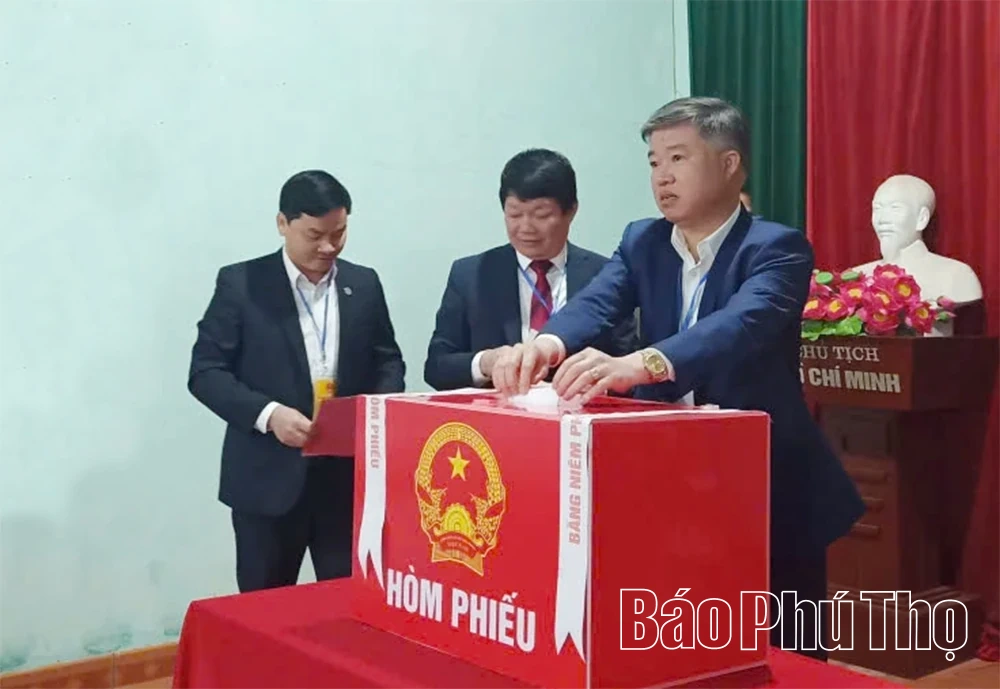 Lãnh đạo tỉnh dự lễ khai mạc và bỏ phiếu bầu cử đại biểu Quốc hội và đại biểu HĐND các cấp