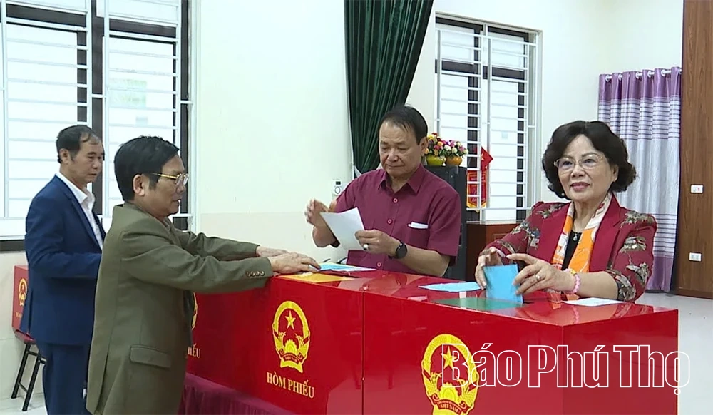 Lãnh đạo tỉnh dự lễ khai mạc và bỏ phiếu bầu cử đại biểu Quốc hội và đại biểu HĐND các cấp