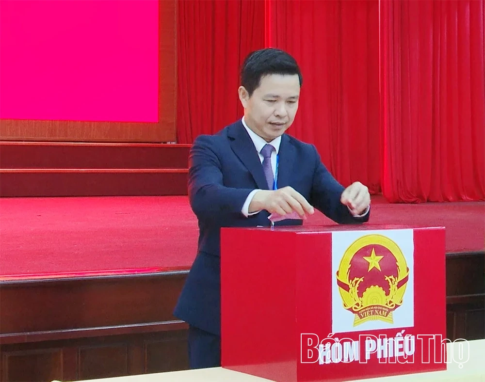 Lãnh đạo tỉnh dự lễ khai mạc và bỏ phiếu bầu cử đại biểu Quốc hội và đại biểu HĐND các cấp