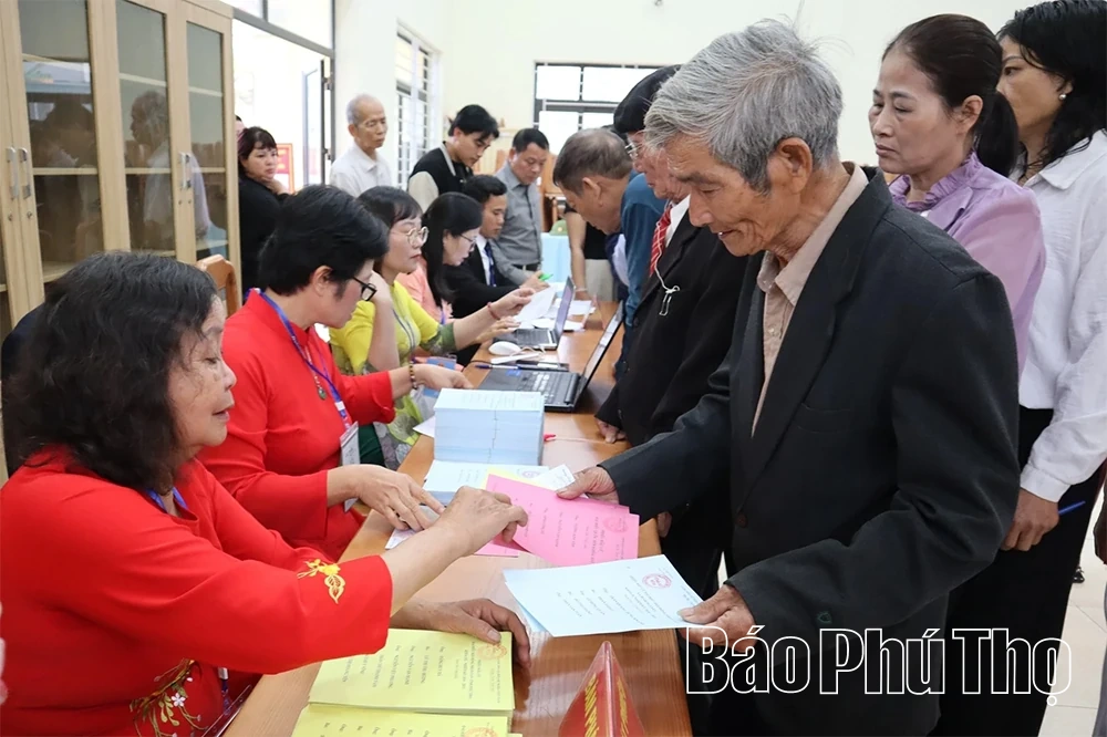 Lãnh đạo tỉnh dự lễ khai mạc và bỏ phiếu bầu cử đại biểu Quốc hội và đại biểu HĐND các cấp