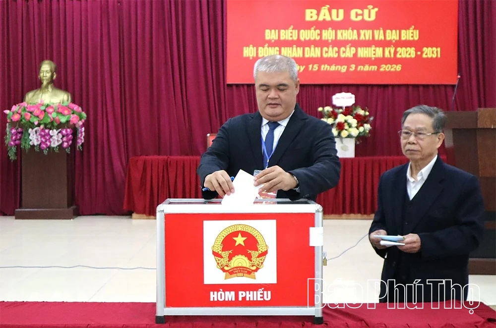 Lãnh đạo tỉnh dự lễ khai mạc và bỏ phiếu bầu cử đại biểu Quốc hội và đại biểu HĐND các cấp