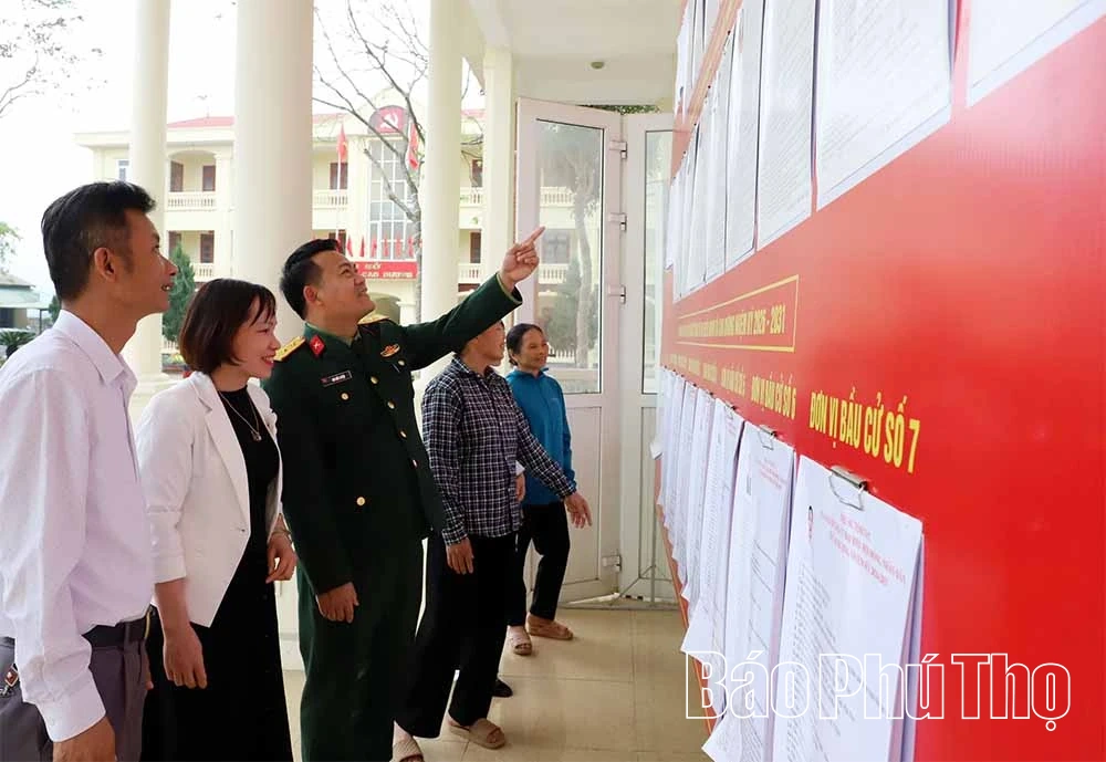 Các ứng cử viên đại biểu HĐND tỉnh tiếp xúc cử tri tại xã Lạc Thủy và Cao Dương