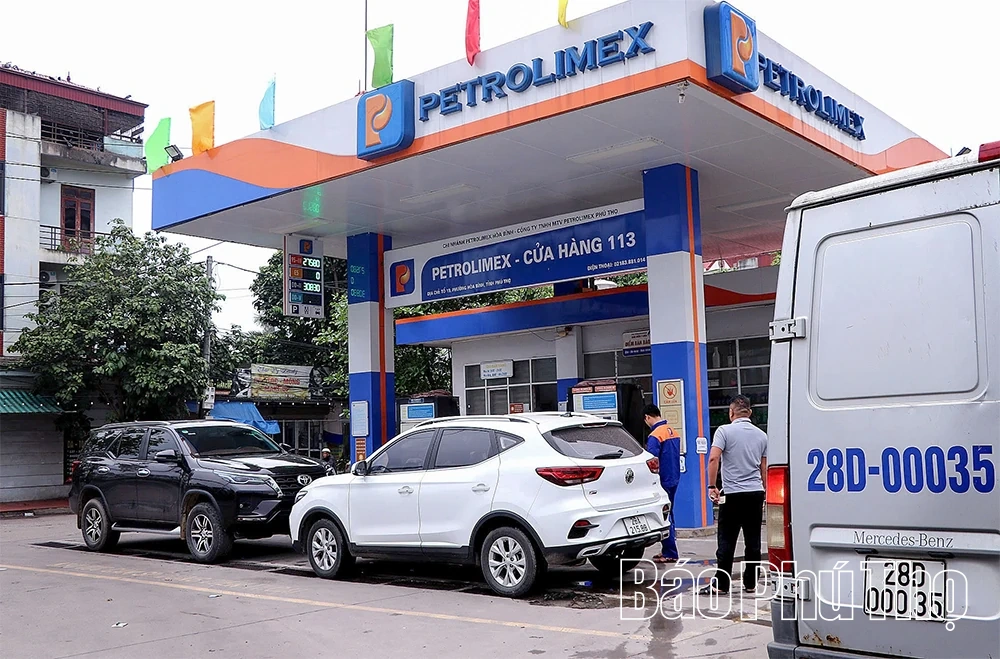 Giá xăng dầu tăng: Áp lực lan rộng từ cán bộ công chức đến doanh nghiệp