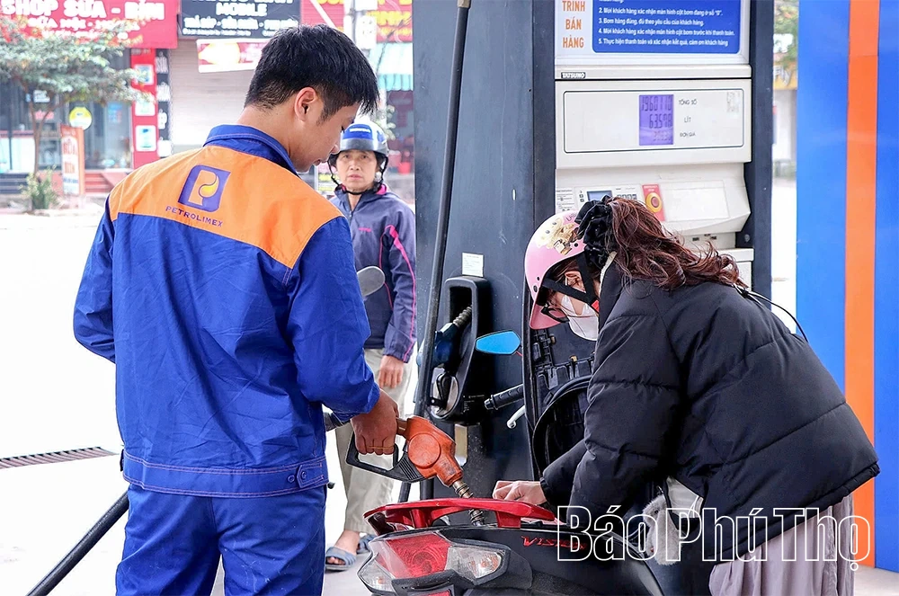 Giá xăng dầu tăng: Áp lực lan rộng từ cán bộ công chức đến doanh nghiệp