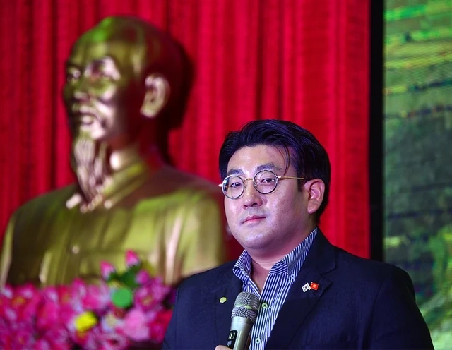 Chặt cành búp tím, bỏ quên Pà Cò