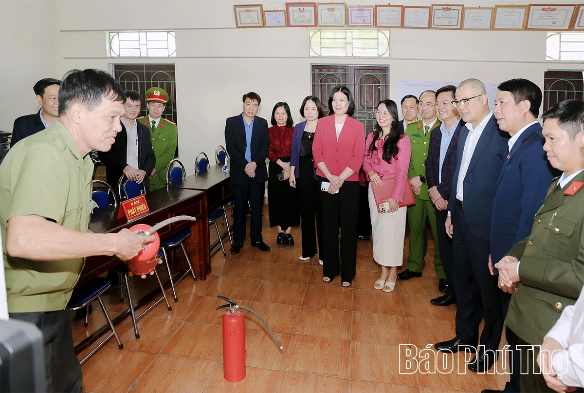 Bí thư Tỉnh ủy Phạm Đại Dương kiểm tra công tác chuẩn bị bầu cử tại các phường Thanh Miếu, Nông Trang