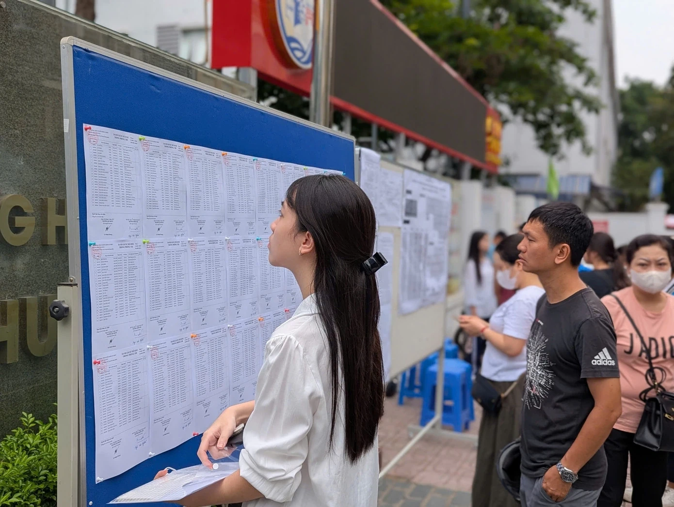 Đề xuất bắt buộc học hết THPT để giảm căng thẳng thi lớp 10