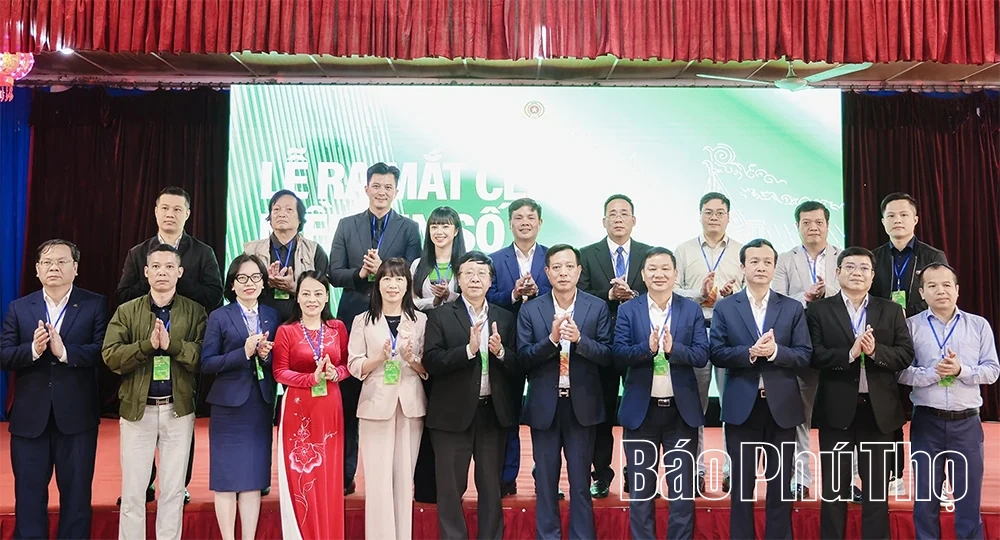 Ra mắt Câu lạc bộ “Niềm tin số Đất Tổ”