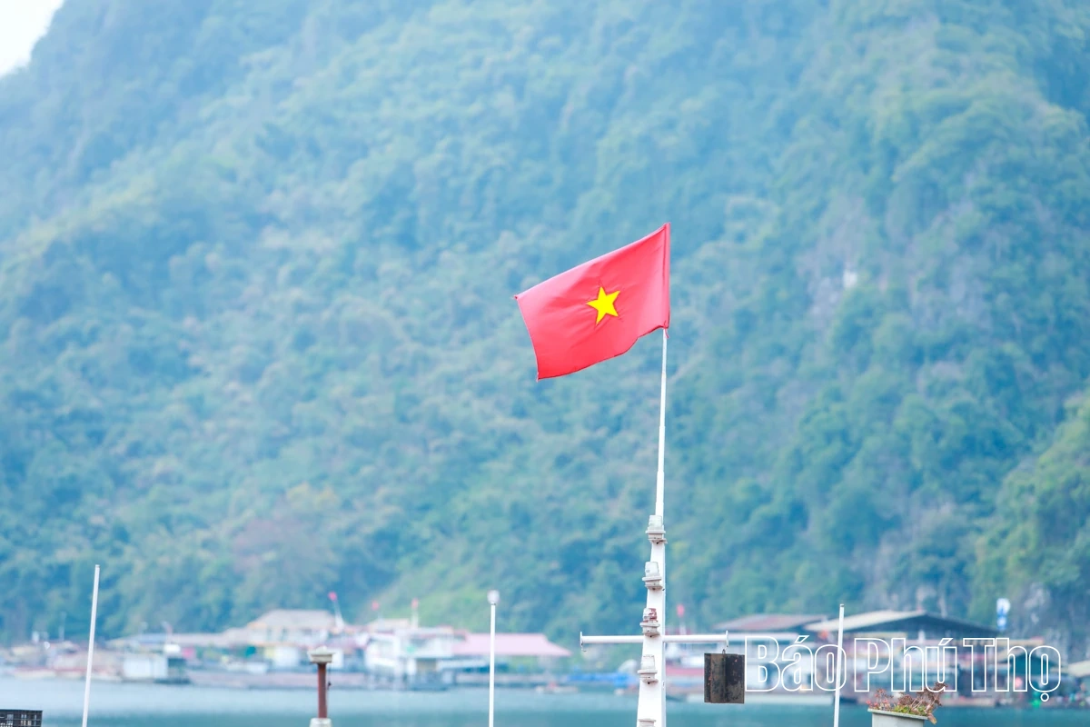 Đón ngày hội lớn bên dòng Đà Giang