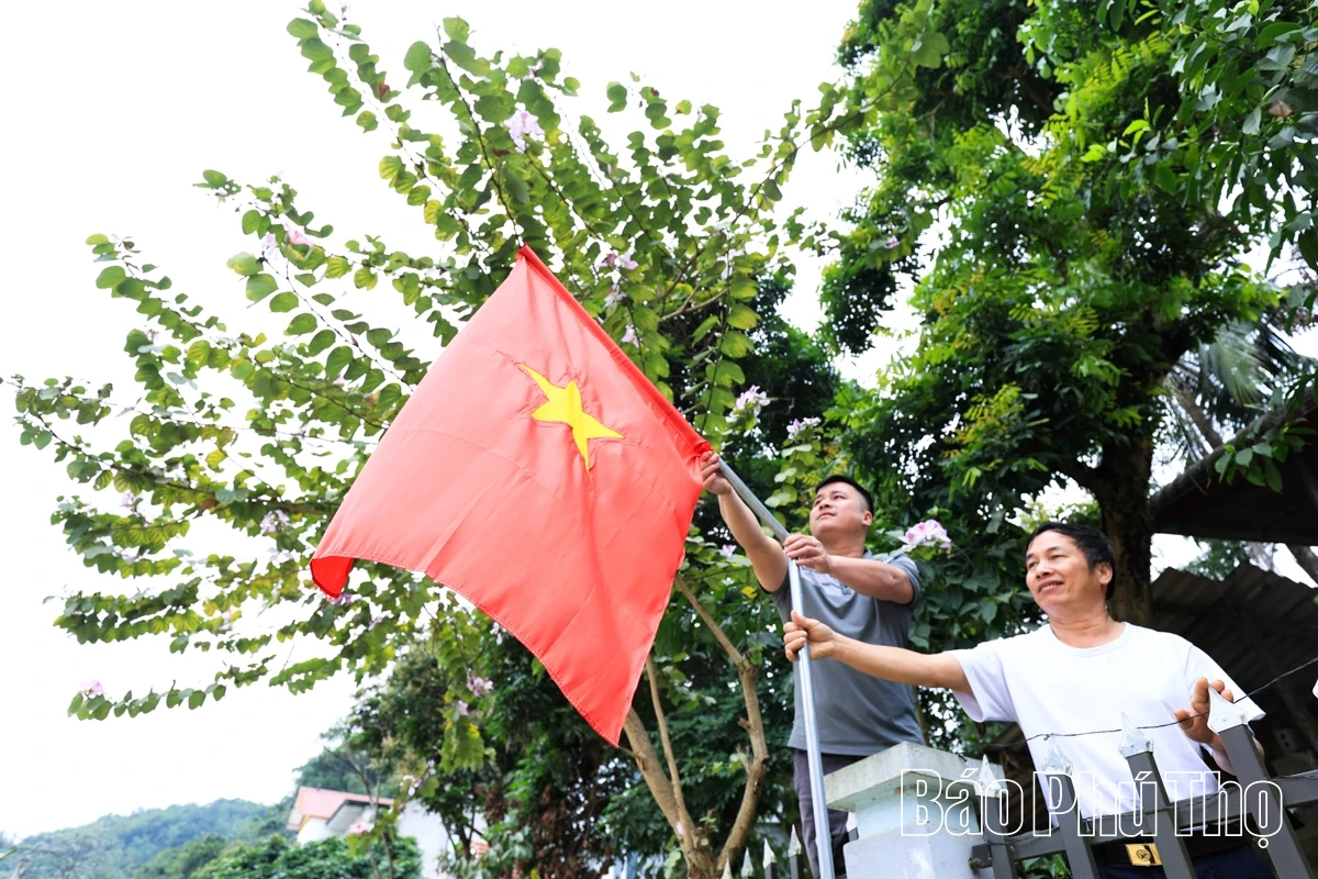 Đón ngày hội lớn bên dòng Đà Giang