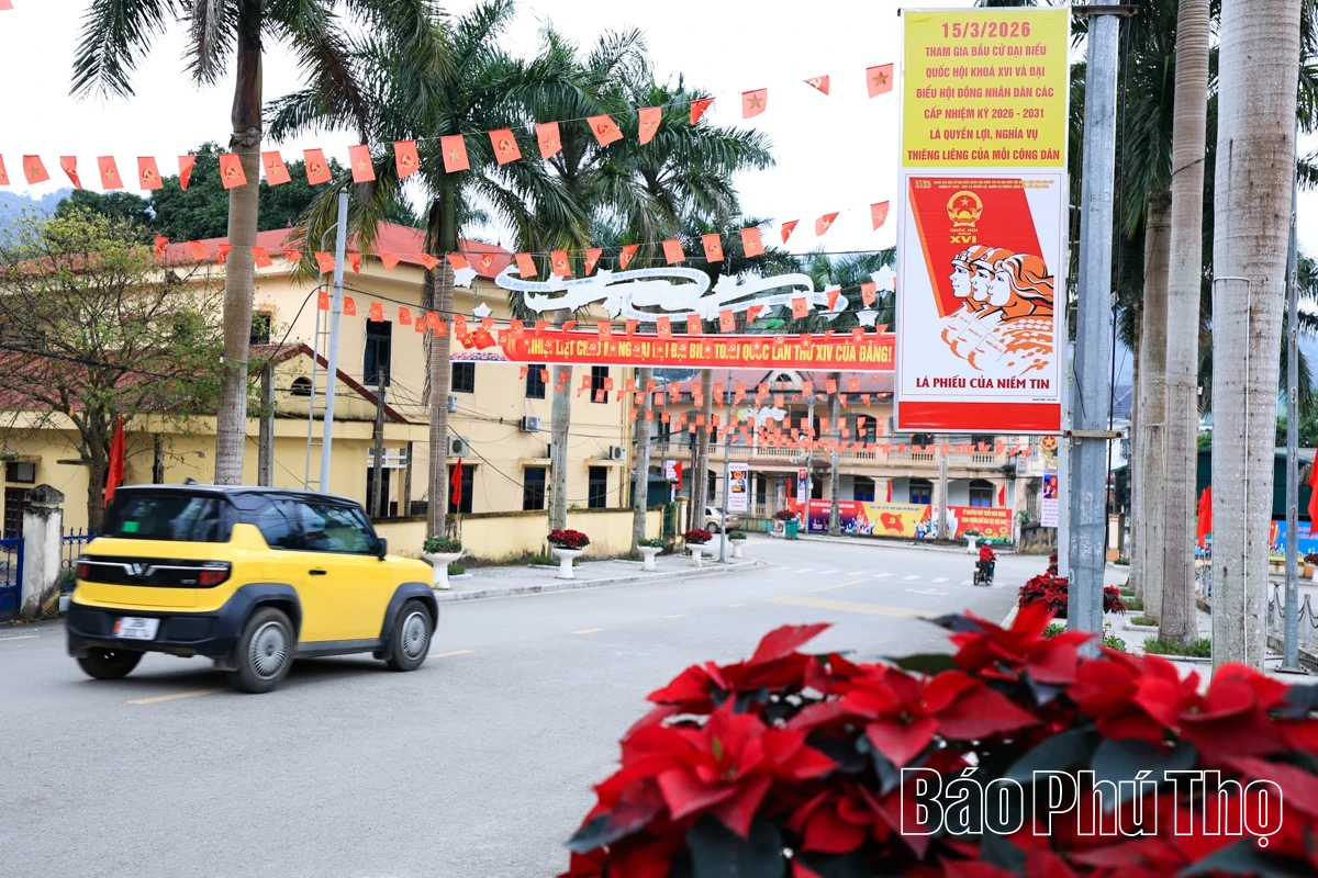 Đón ngày hội lớn bên dòng Đà Giang