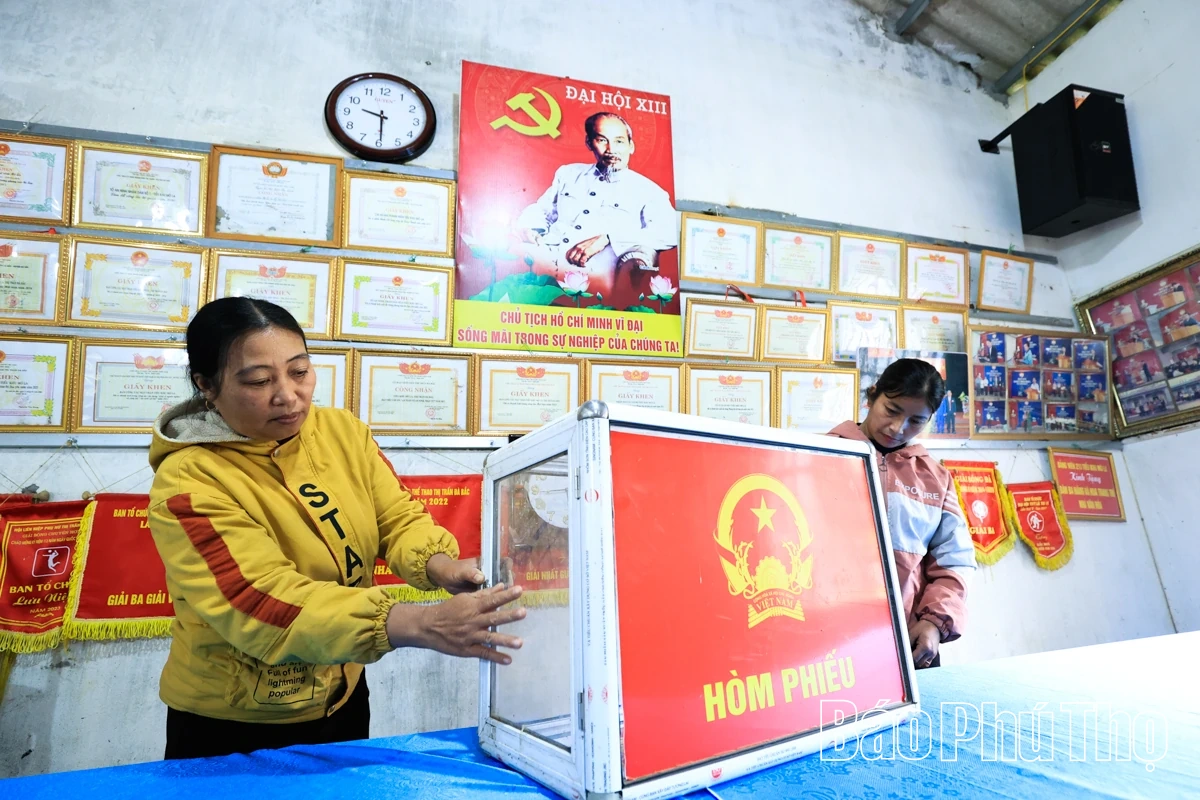 Đón ngày hội lớn bên dòng Đà Giang