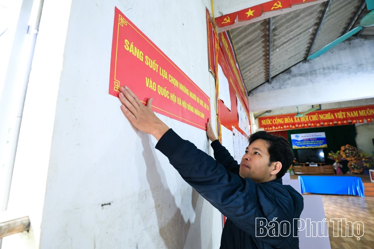 Đón ngày hội lớn bên dòng Đà Giang