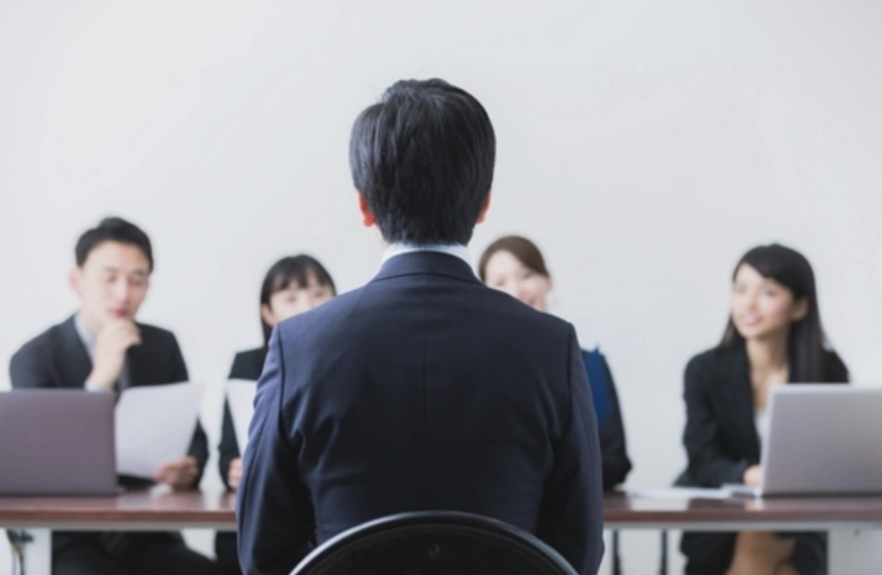 5 ngôn ngữ cơ thể “kém duyên” khiến bạn mất điểm khi phỏng vấn