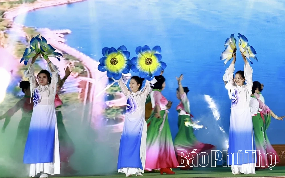 Rực rỡ đêm nghệ thuật chào mừng thành cuộc công bầu cử