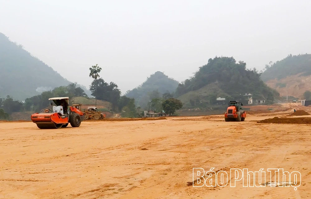 Mở đường liên kết vùng, mở “cánh cửa” phát triển vùng khó khăn