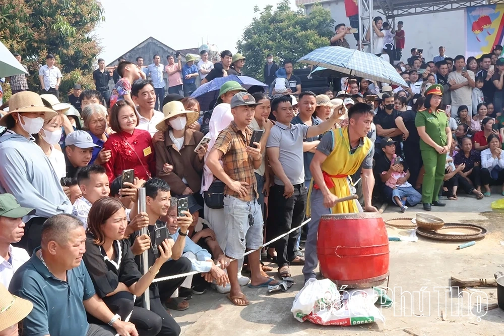 Sôi nổi hội thi kéo lửa nấu cơm thi tại lễ hội Đình Đào Xá