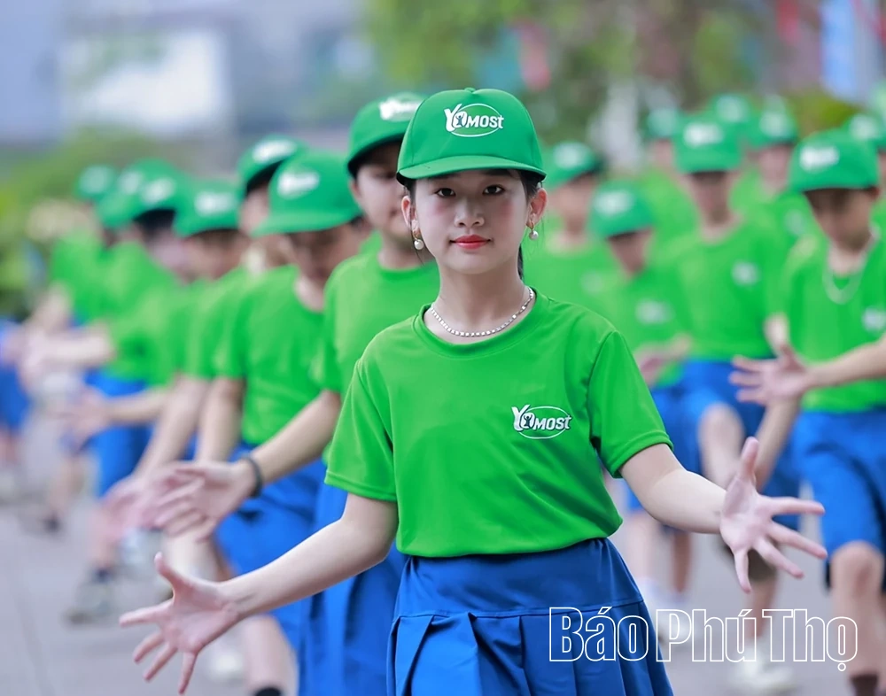 Hơn 1.000 học sinh đồng diễn “Bài thể dục giữa giờ”