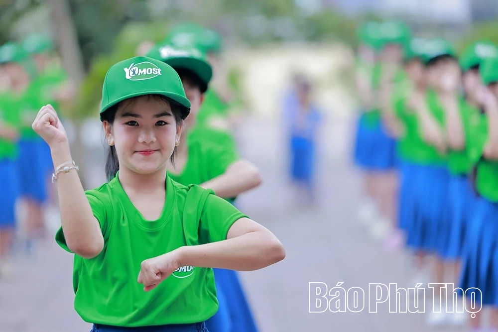 Hơn 1.000 học sinh đồng diễn “Bài thể dục giữa giờ”