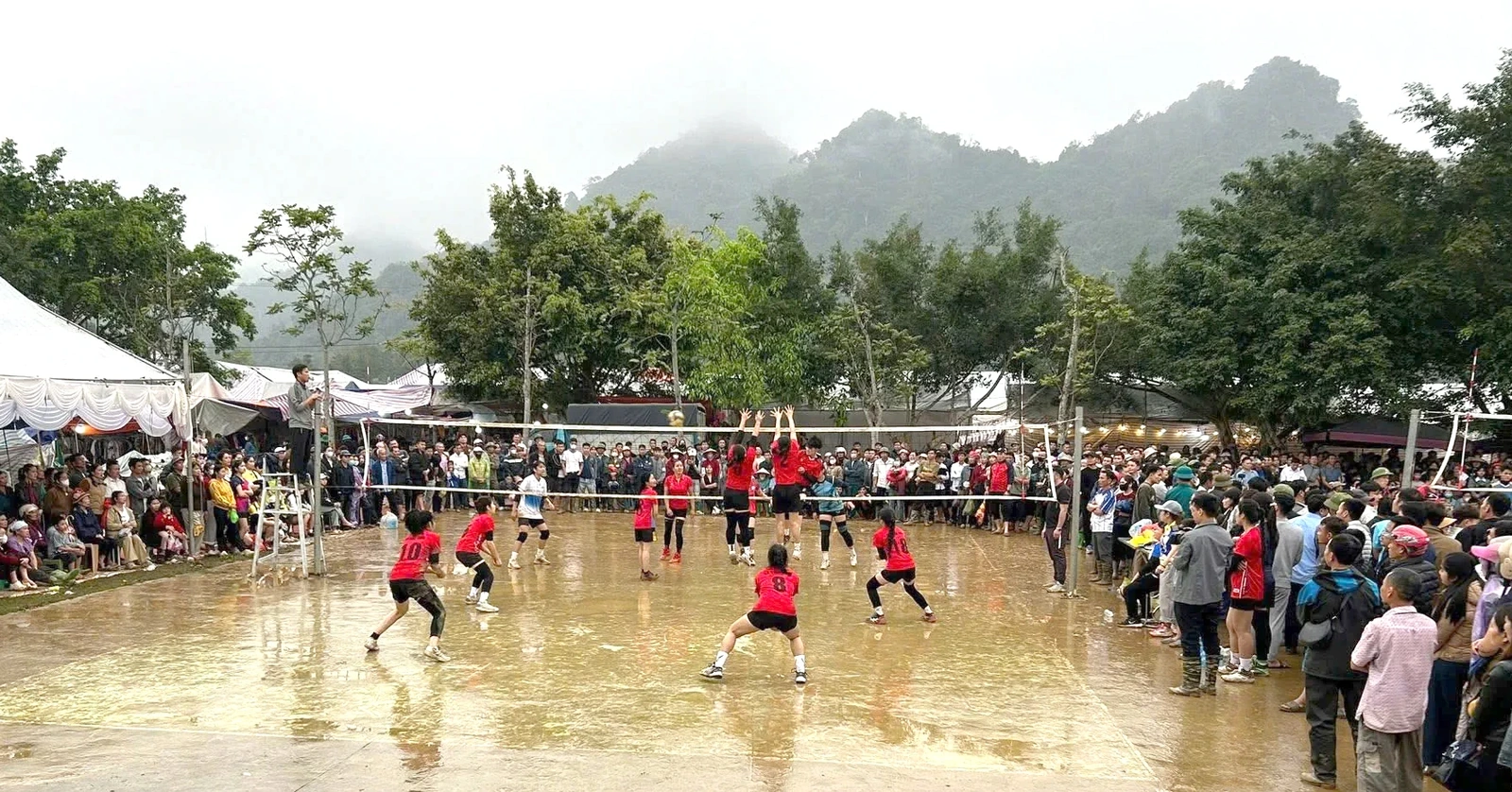 Rộn ràng hội xuân xứ Mường