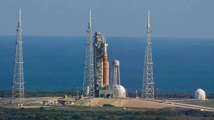 NASA sẵn sàng cho sứ mệnh bay có người lái quanh Mặt Trăng