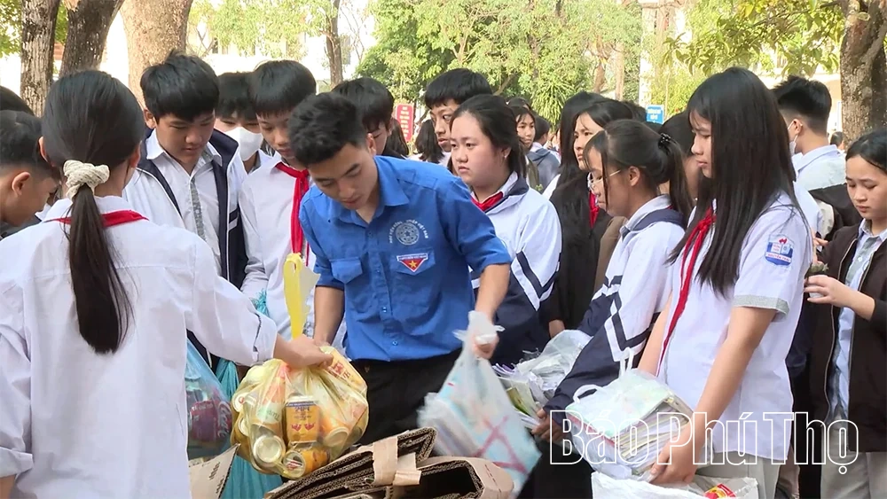 Đổi giấy lấy cây - Lan tỏa lối sống xanh từ trường học