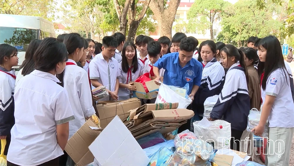 Đổi giấy lấy cây - Lan tỏa lối sống xanh từ trường học