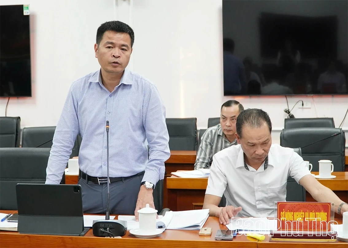 Phó Chủ tịch UBND tỉnh Vũ Việt Văn nghe báo cáo thẩm định một số dự án tại xã Tu Vũ