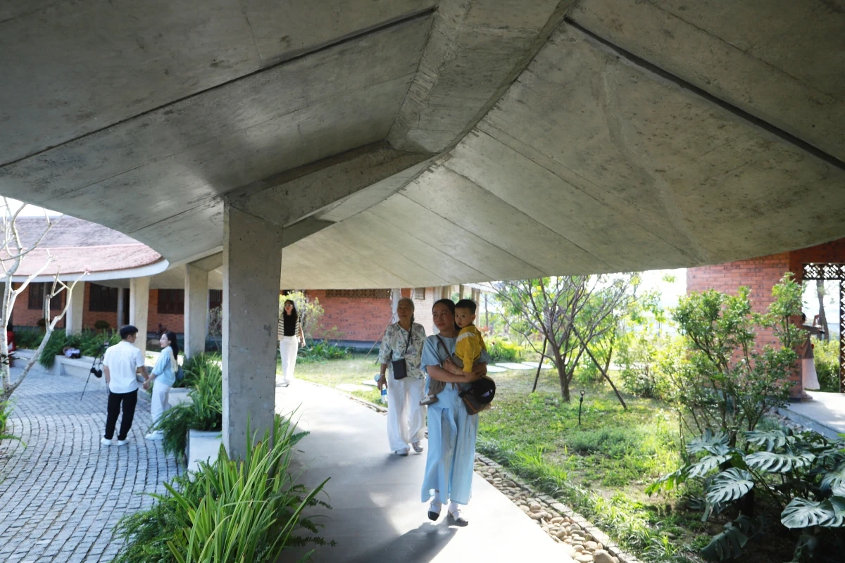 Ngôi chùa 300 tuổi có kiến trúc hành lang tròn khác biệt ở Huế