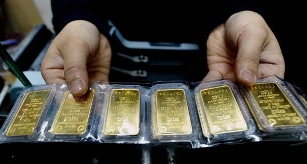 Giá vàng bạc tiếp tục giảm mạnh