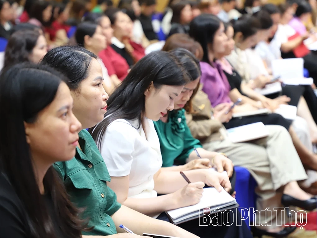 Trên 500 cán bộ quản lý, giáo viên tham gia tập huấn phổ cập giáo dục mầm non cho trẻ 3 - 5 tuổi