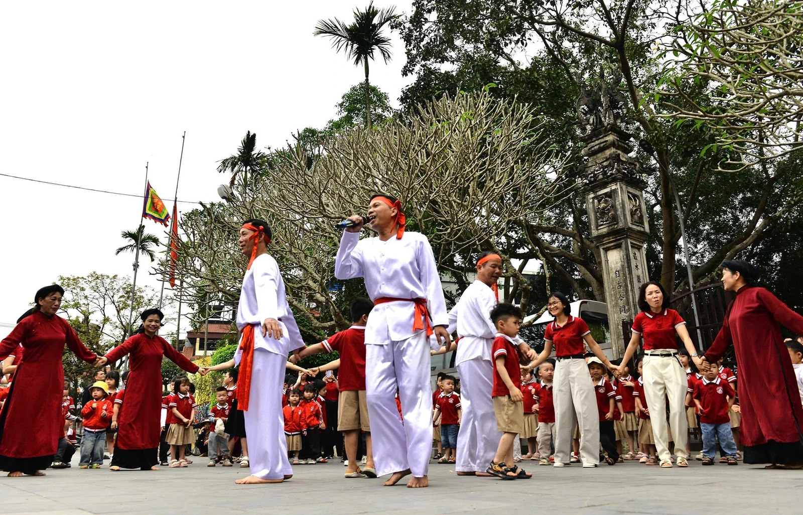 Về Hùng Lô nghe hát Xoan, trải nghiệm làm “nghệ nhân” làng nghề truyền thống