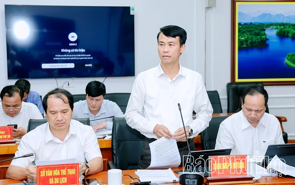 Phó Chủ tịch UBND tỉnh Đinh Công Sứ nghe báo cáo Đề án phát triển nông nghiệp tuần hoàn