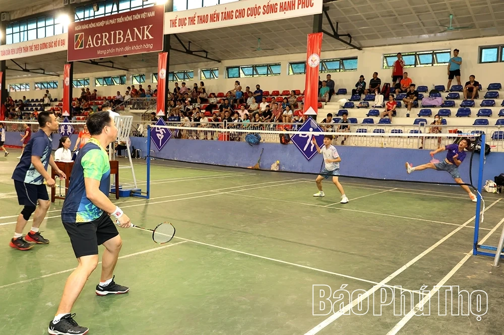 90 vận động viên tham gia Đại hội Thể dục thể thao phường Hòa Bình lần thứ I