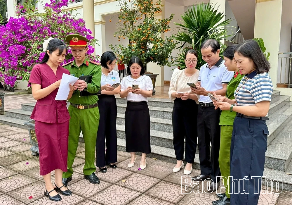 Ra mắt mô hình “Tổ công nghệ số lưu động” tại xã Yên Lạc