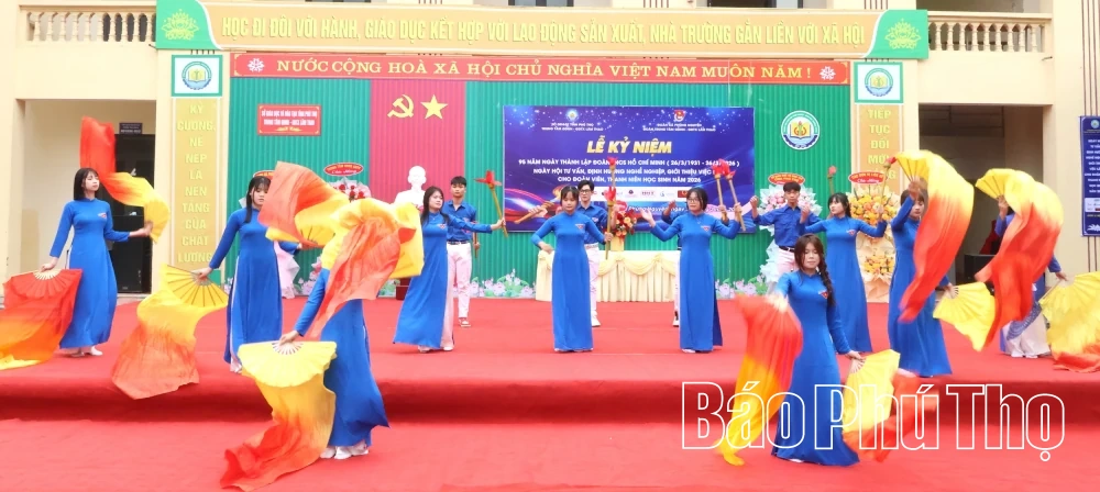 Hơn 800 đoàn viên thanh niên, học sinh tham gia Ngày hội tư vấn định hướng nghề nghiệp, giới thiệu việc làm