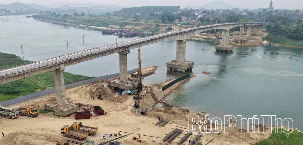 Cận cảnh sửa chữa cầu Sông Lô