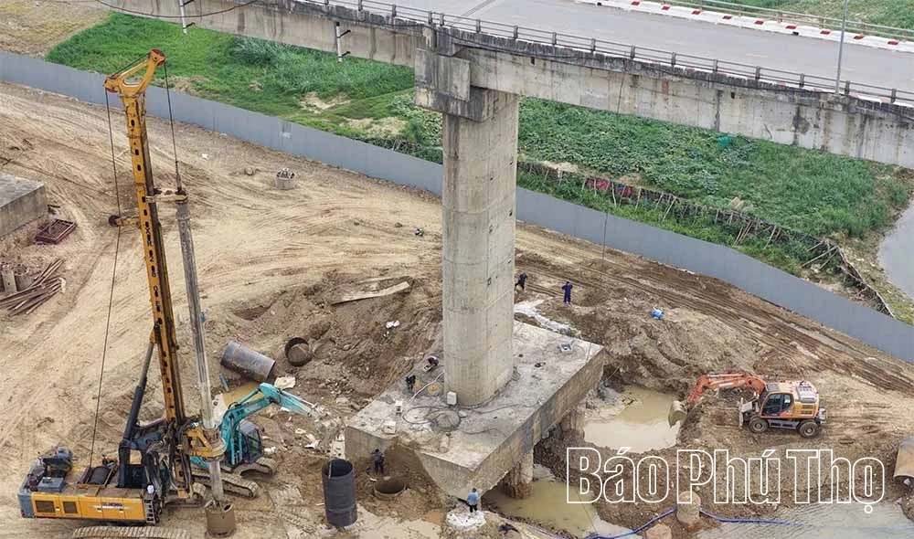 Cận cảnh sửa chữa cầu Sông Lô